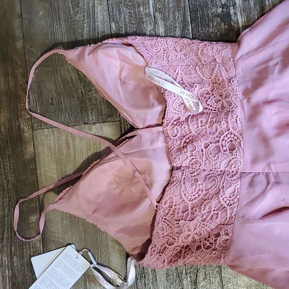 Gown - Picture 4 of 6